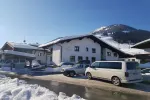 Mehrparteienhaus direkt an der Piste & Rodelbahn